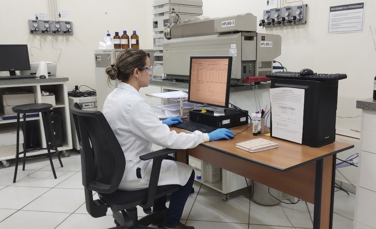 análises cromatográficas HPLC HRGC